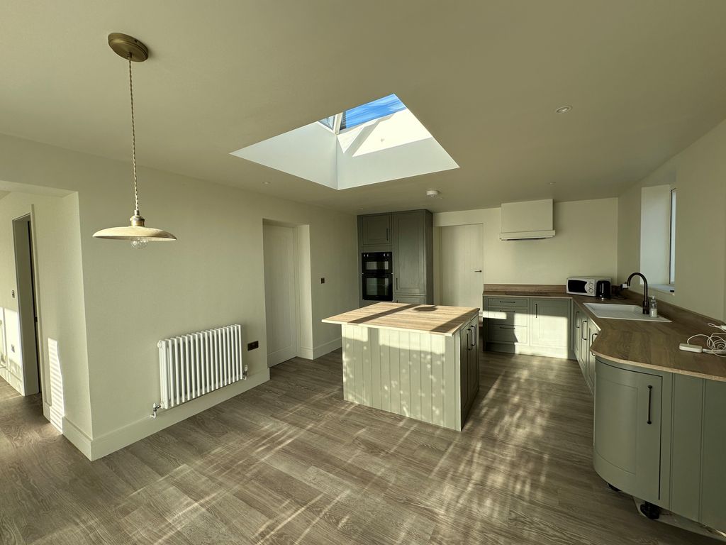 Property photo 3 of 20 Kitchen 1