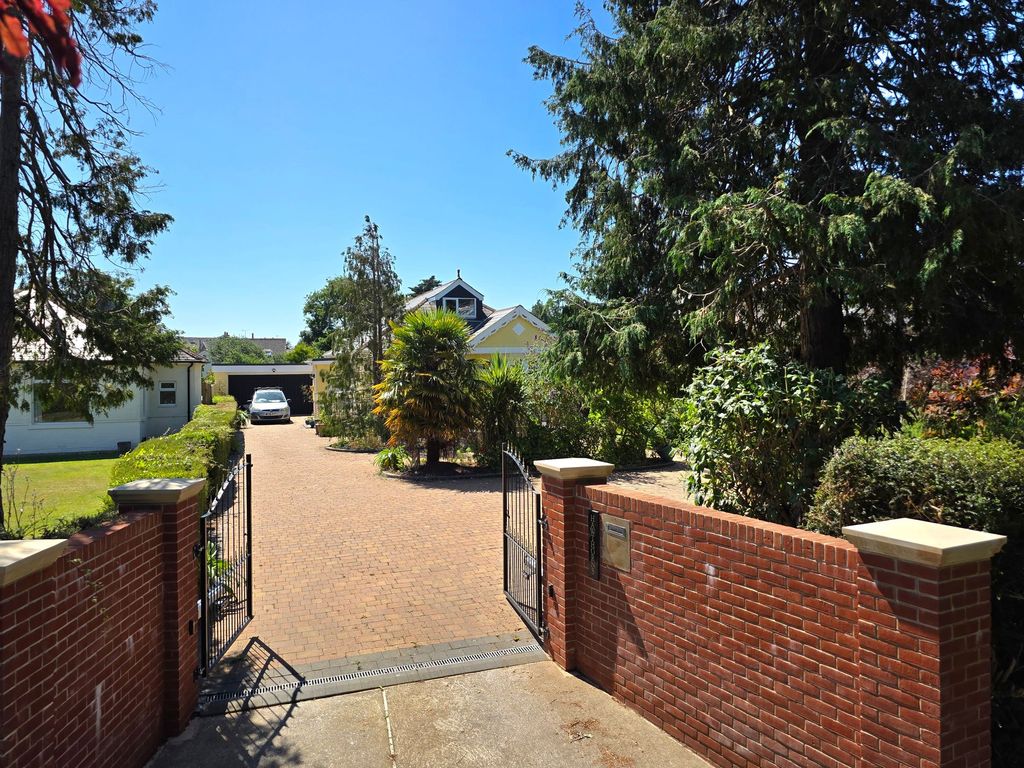 Property photo 1 of 28