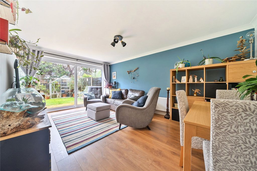 Property photo 2 of 18 Lounge