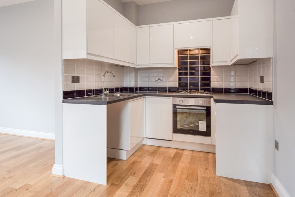 Property photo 2 of 8 Kichen