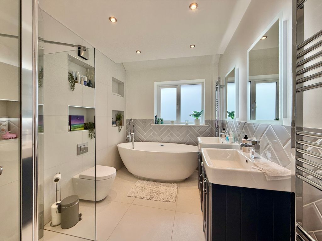 Property photo 3 of 45 Bedroom One Ensuite