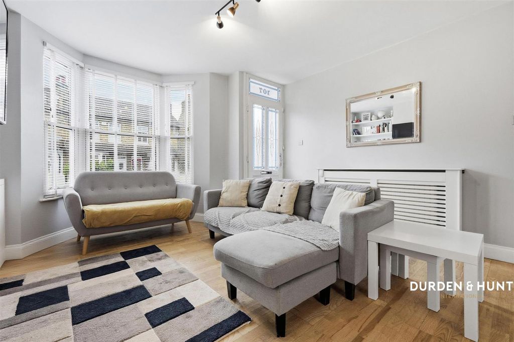 Property photo 3 of 21 Douglas Road