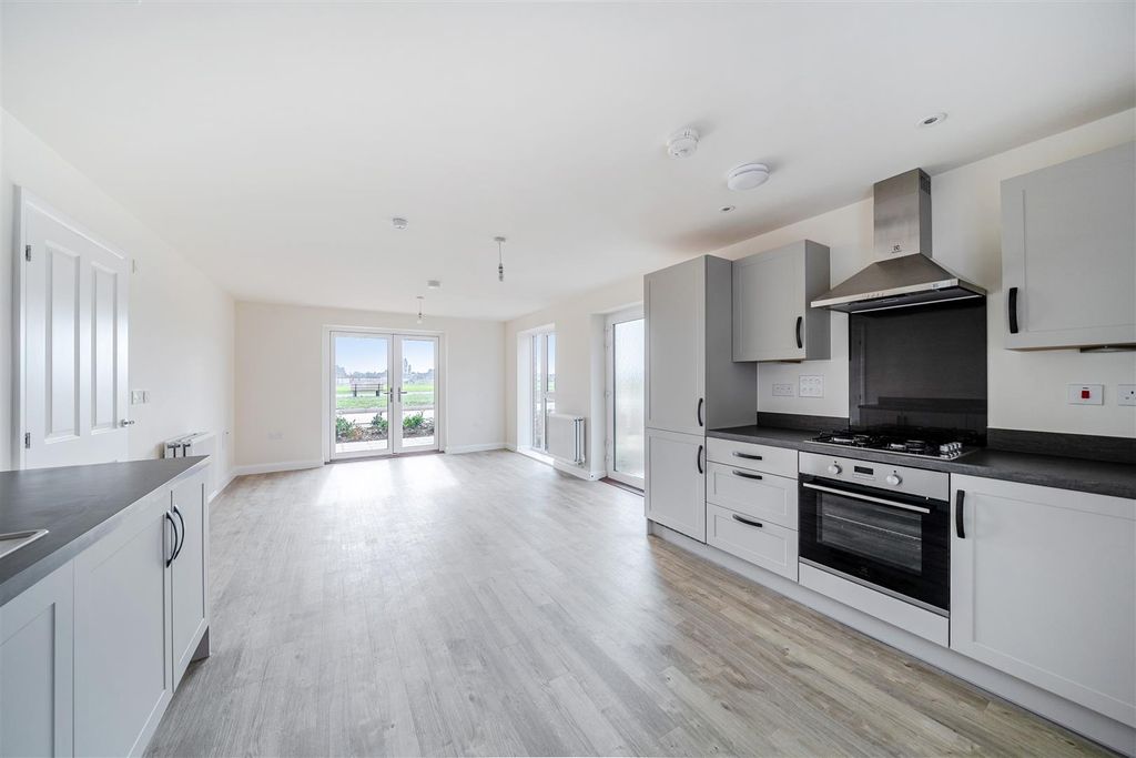 Property photo 2 of 9 1344686-10-68De515E69185.Jpg