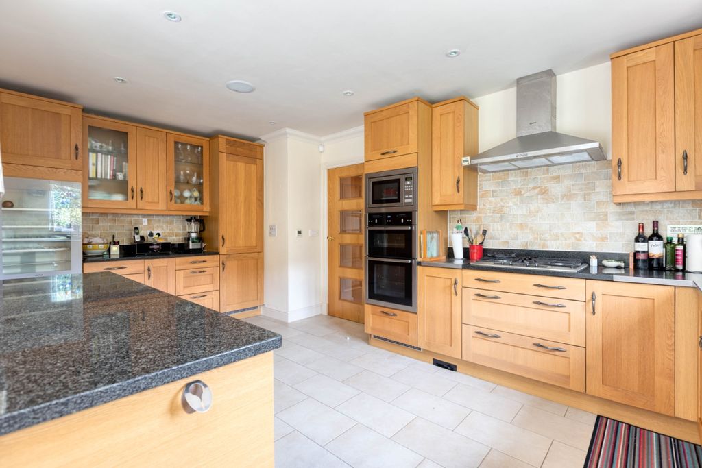 Property photo 2 of 22 2935465