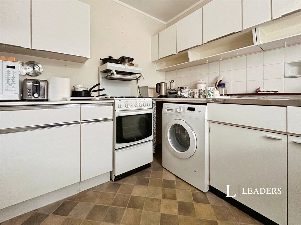 Property photo 2 of 12 Picture No. 15