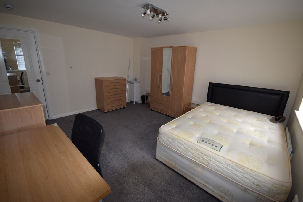 Property photo 3 of 15 Photo 9