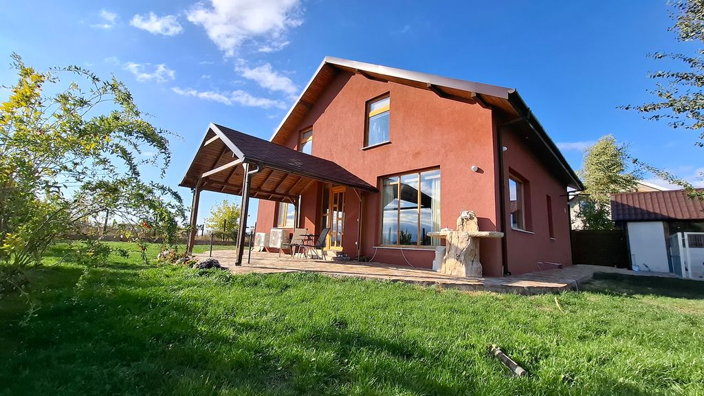 Property photo 2 of 6