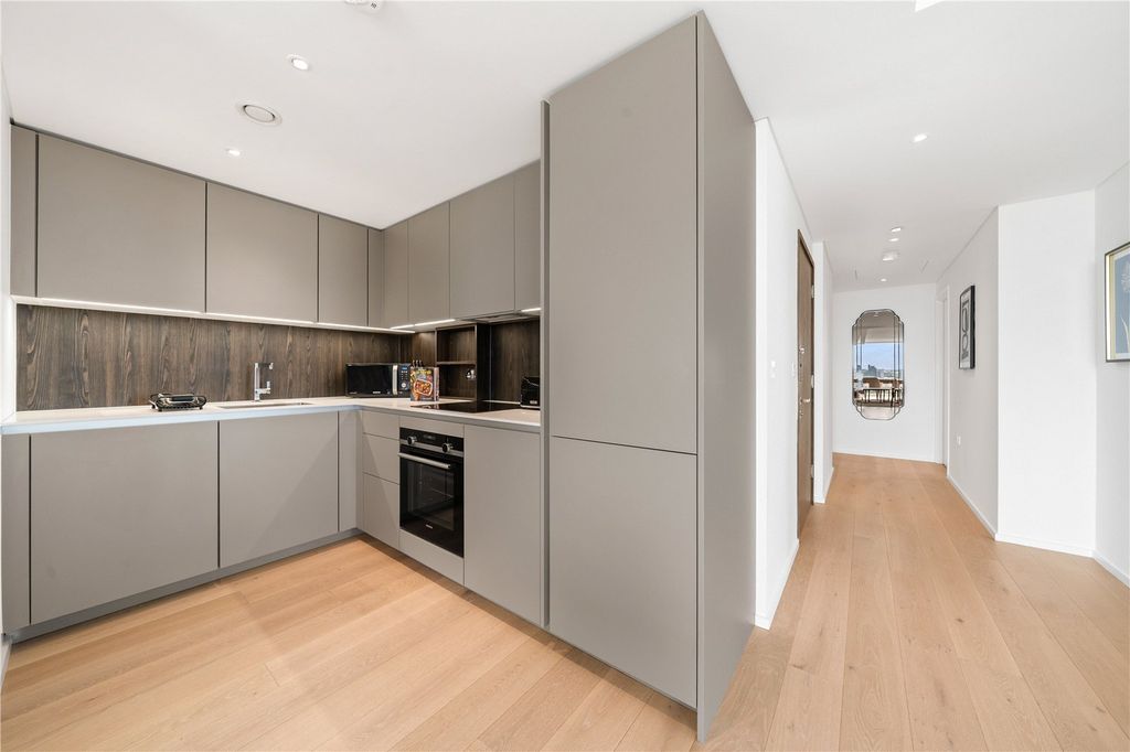 Property photo 2 of 9 Kitchen