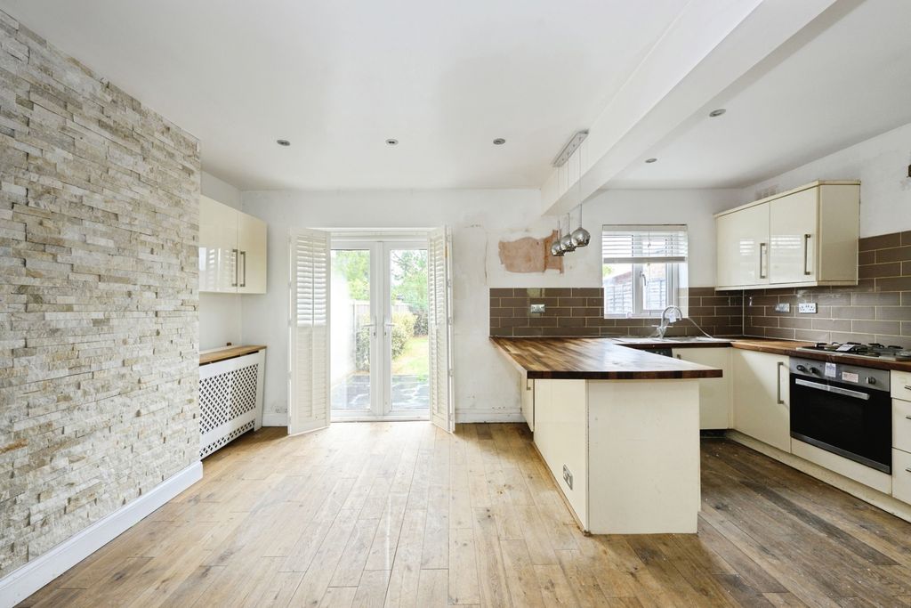 Property photo 3 of 17 Pbox-Img.Jpg