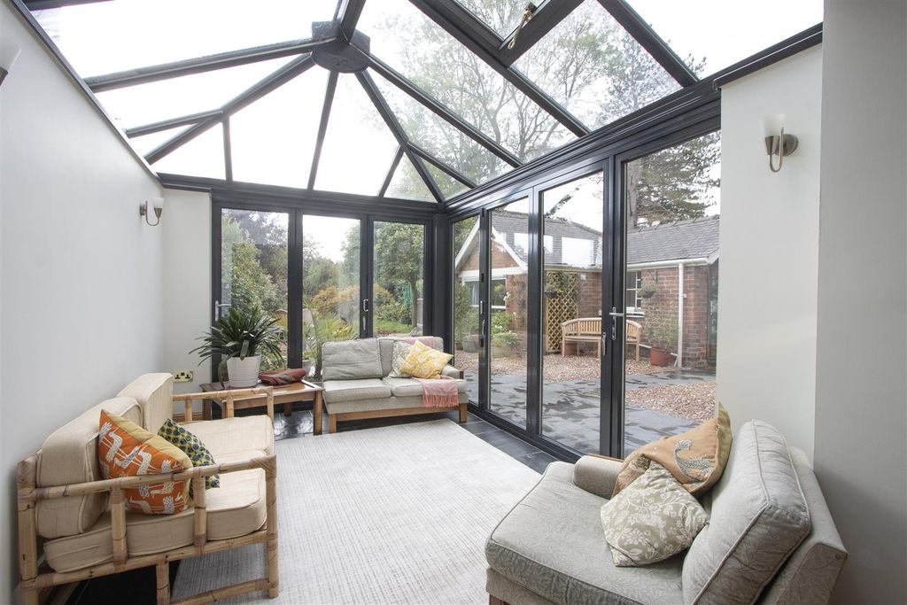 Property photo 3 of 36 Sun/Garden Room 1