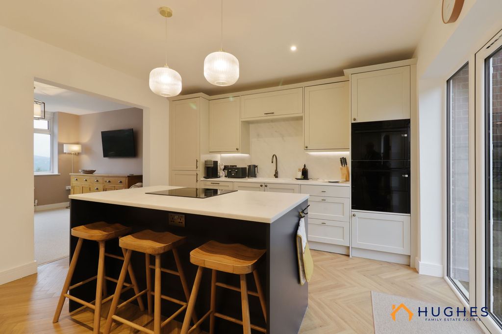 Property photo 3 of 32