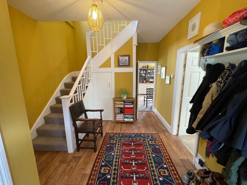 Property photo 2 of 32