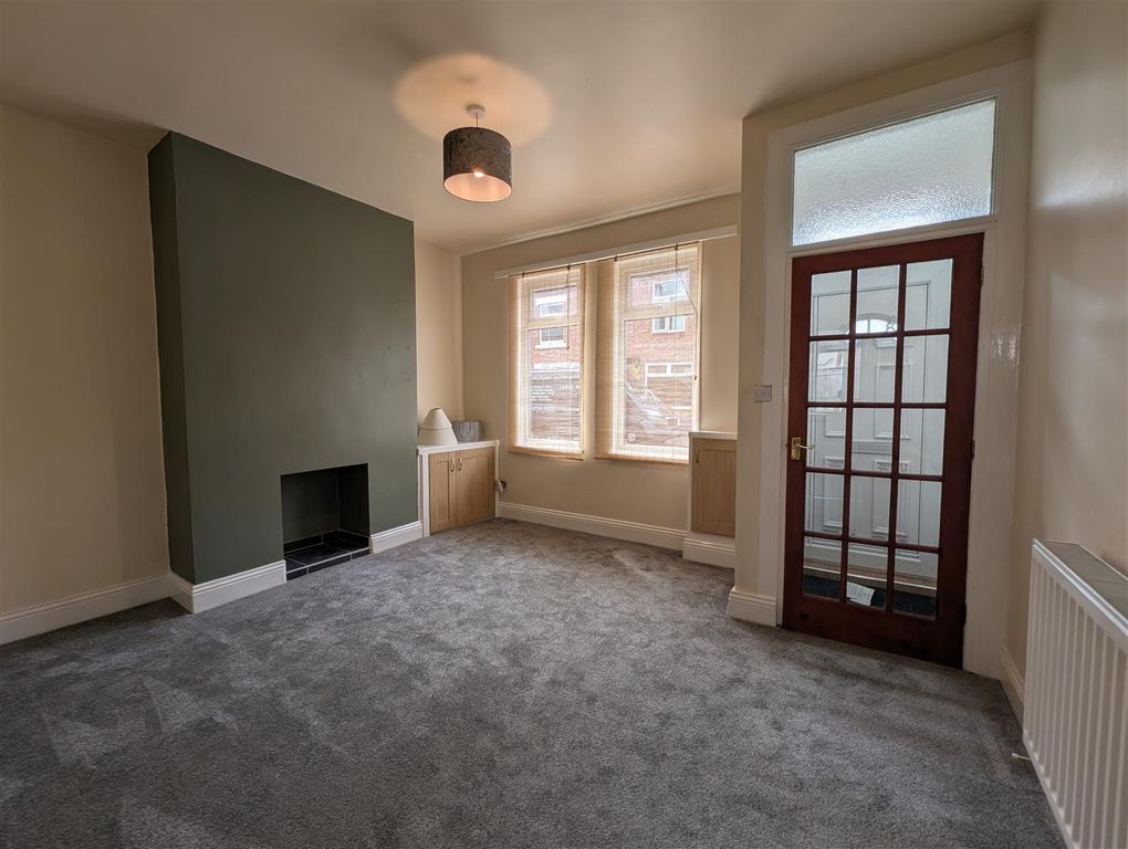 Property photo 2 of 12 Lounge