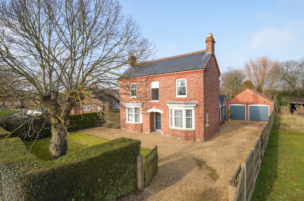 Property photo 1 of 29 1423795 (3)