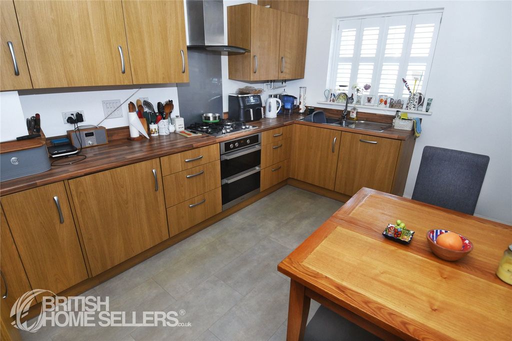 Property photo 3 of 16 Picture No. 12