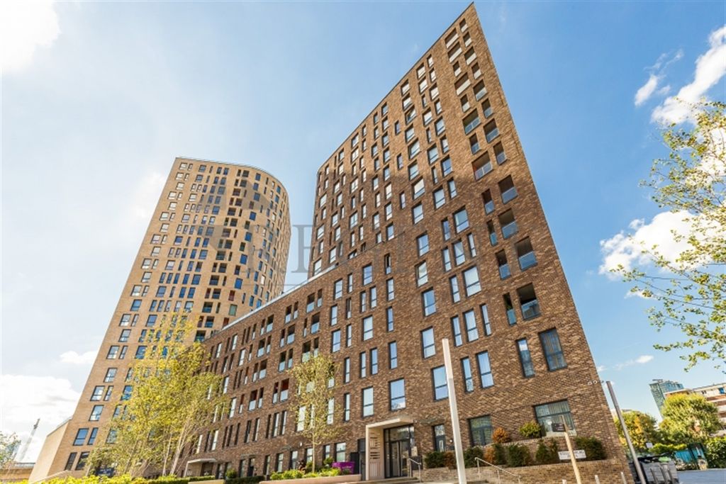 Property photo 1 of 8 Manhattan Plaza