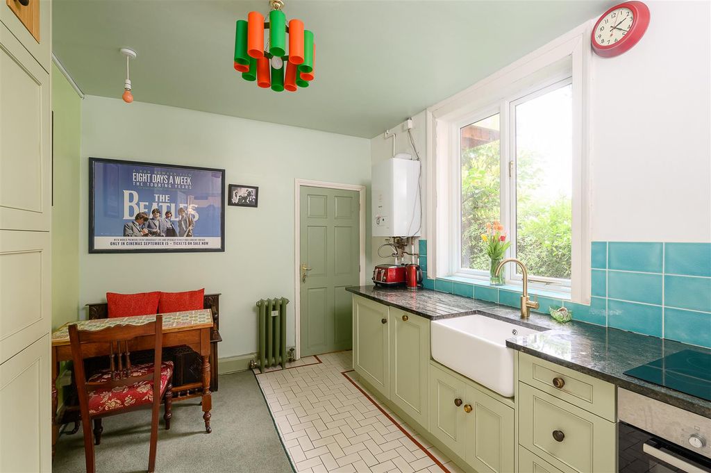 Property photo 2 of 11 20 Ave Edit-5.Jpg