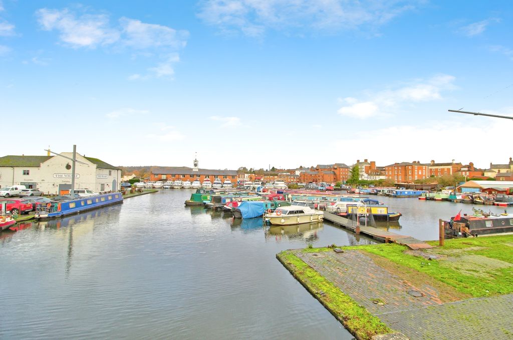 Property photo 2 of 19 Stourport Basin