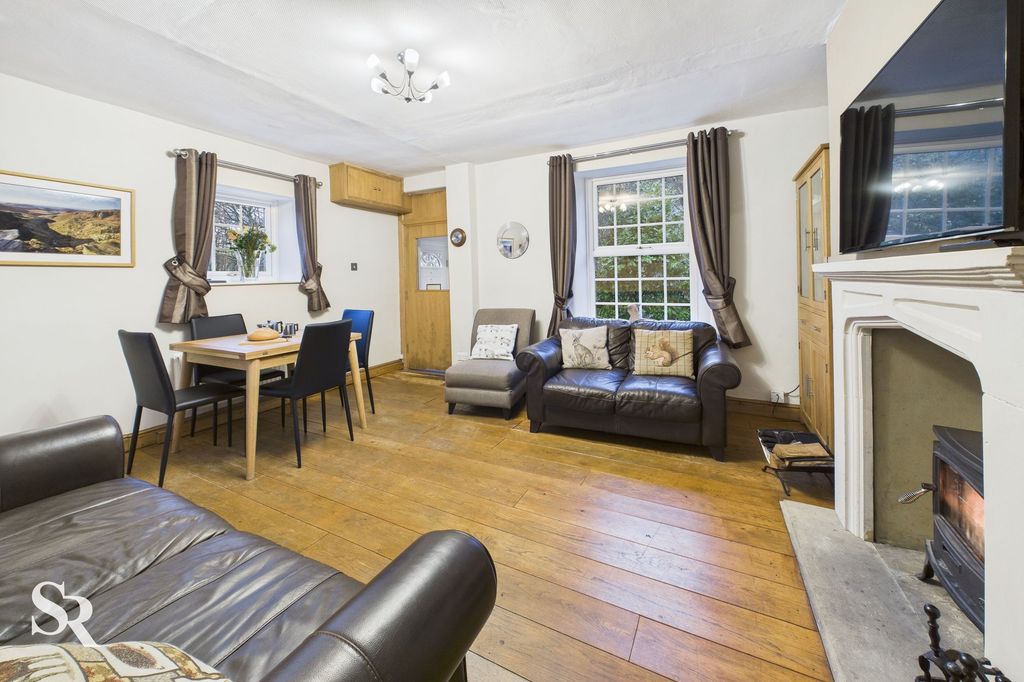 Property photo 2 of 27