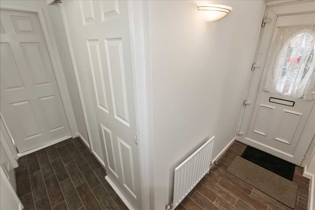 Property photo 2 of 12 Entrance Hall