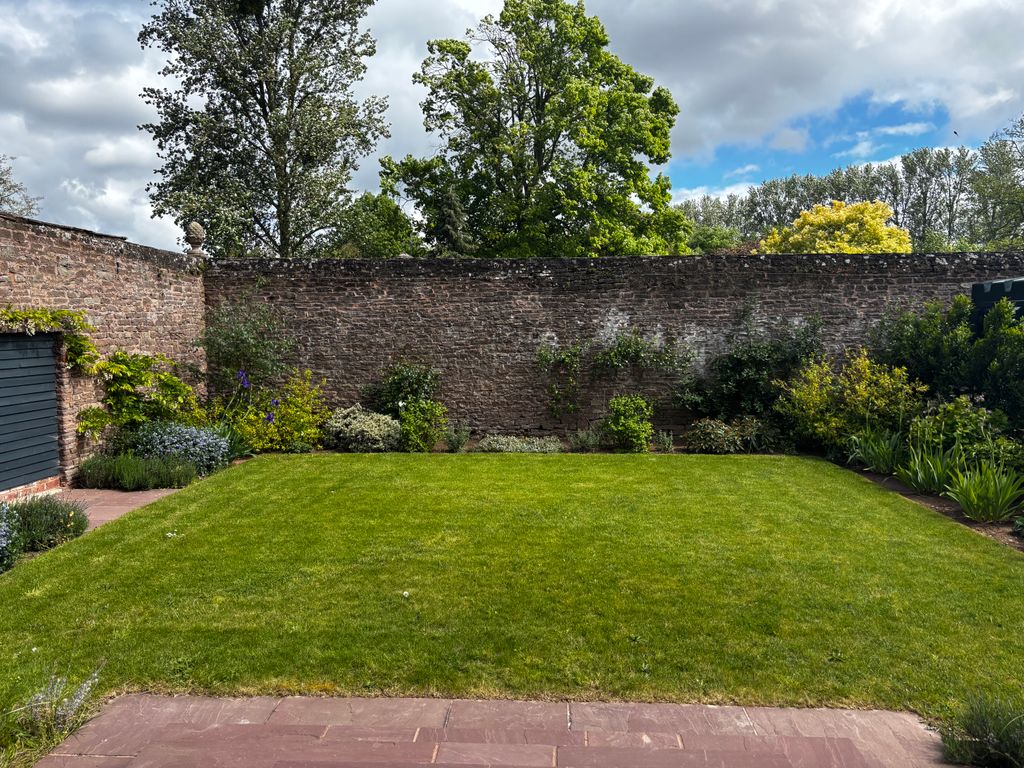 Property photo 2 of 27