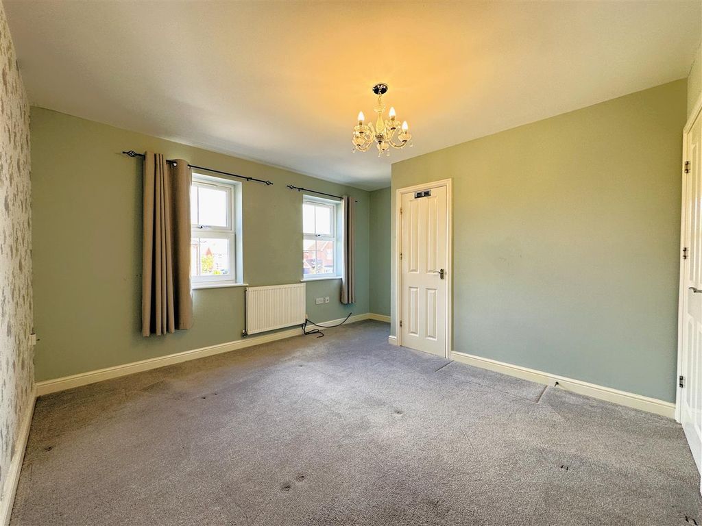 Property photo 3 of 12 Bed 1.Jpg