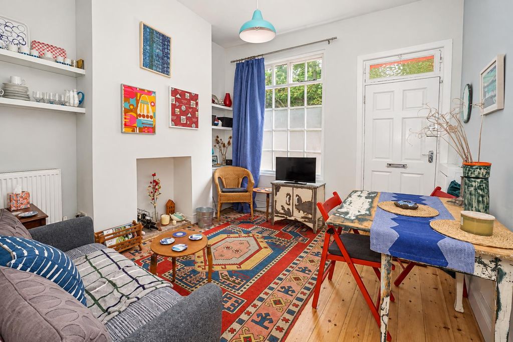 Property photo 1 of 19 Lounge 1.Png