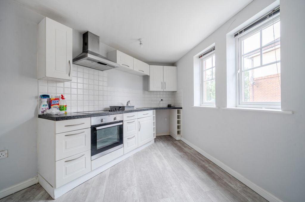 Property photo 3 of 10 1313695-5-6859203Cbb732