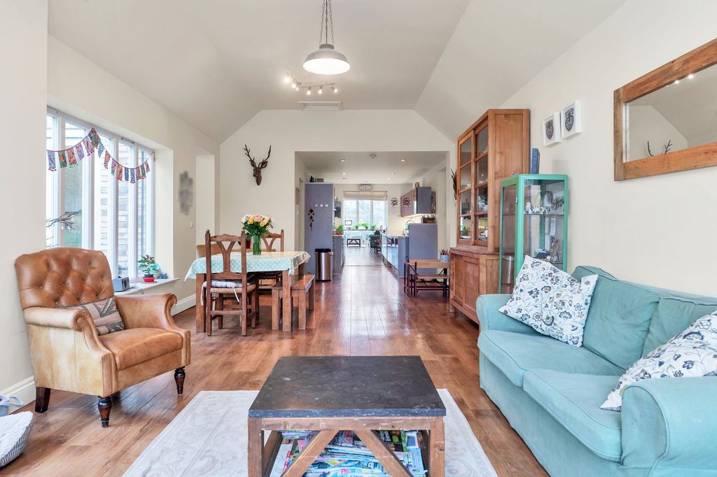 Property photo 3 of 42