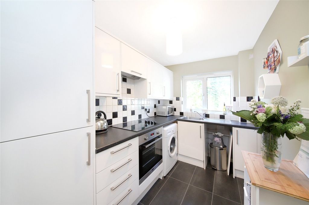 Property photo 2 of 8 Photo 02