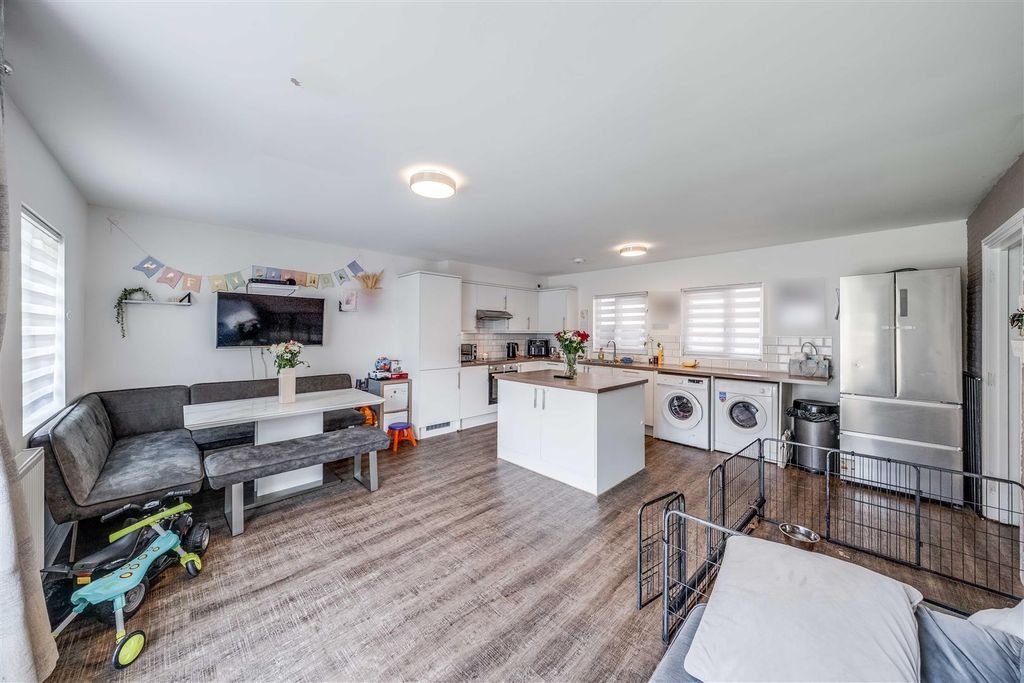 Property photo 3 of 15 Kitchen/Diner