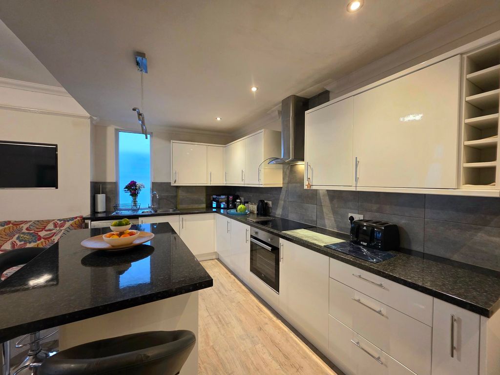 Property photo 3 of 10 Image