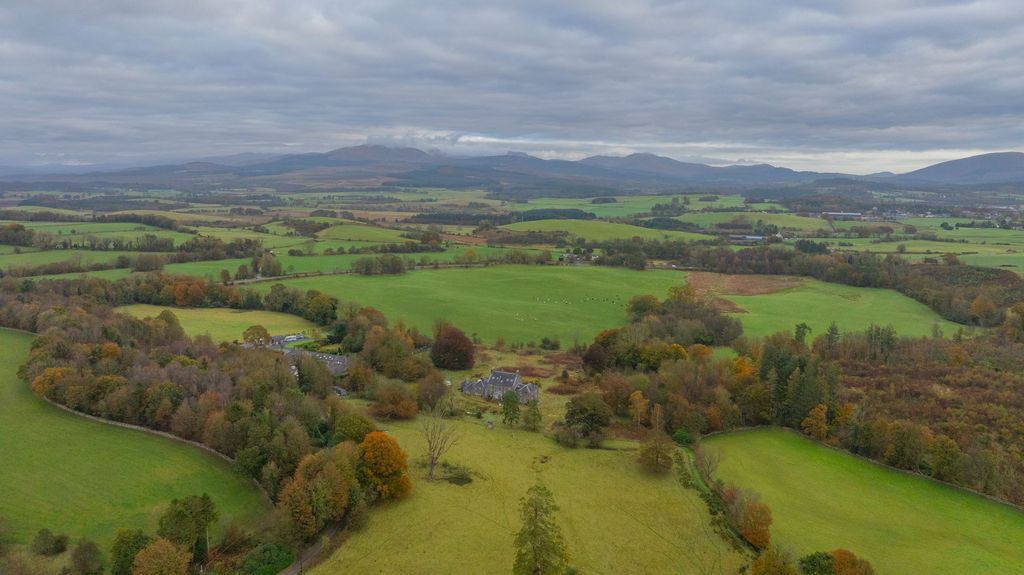 Property photo 3 of 8