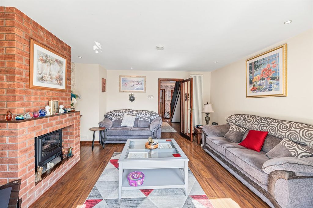 Property photo 2 of 25