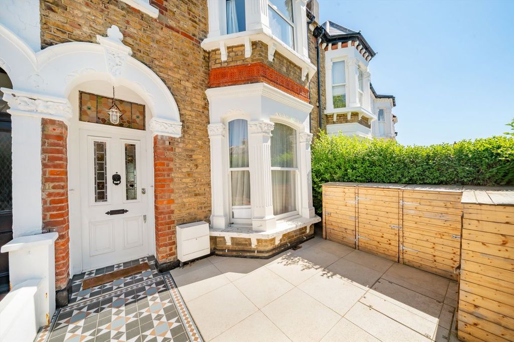 Property photo 1 of 11