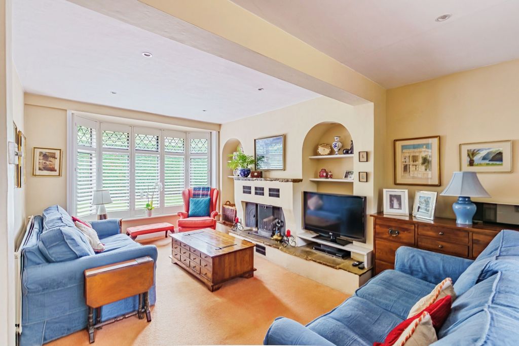 Property photo 2 of 18 Photo