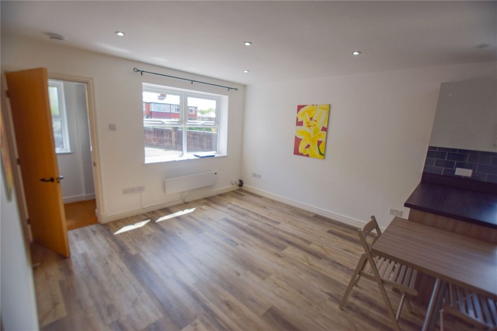 Property photo 2 of 11 Picture No. 23