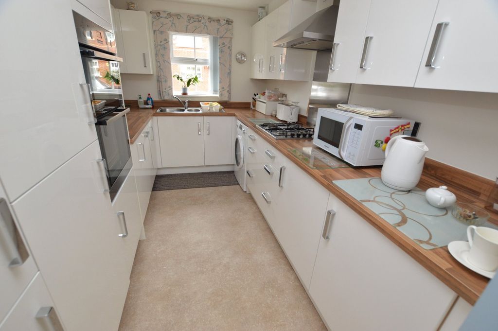 Property photo 2 of 14 Kitchen