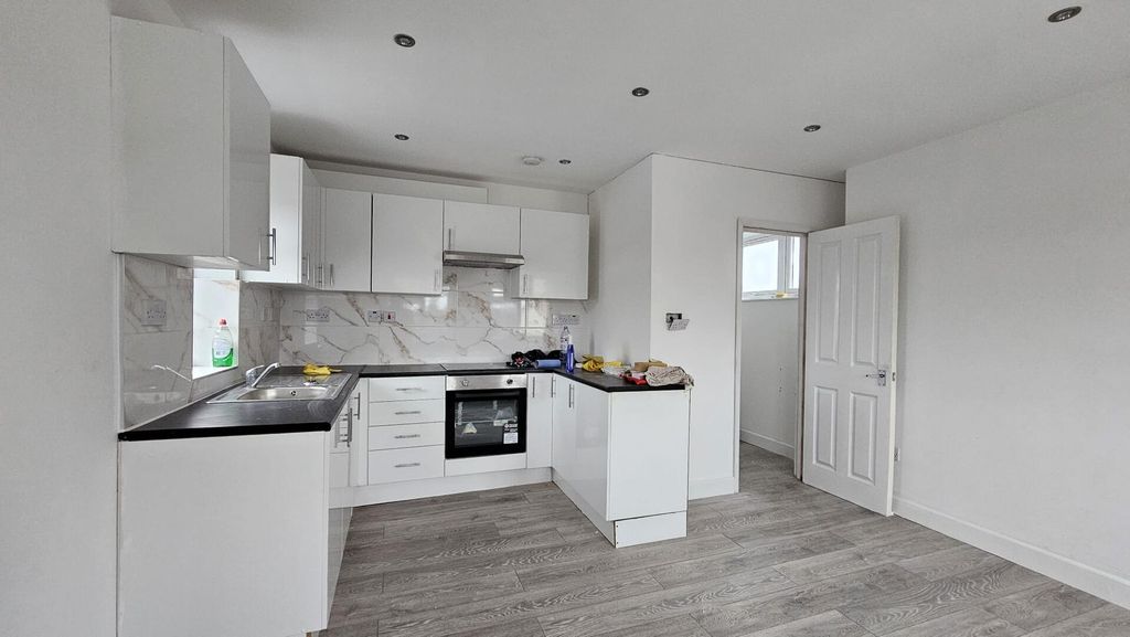 Property photo 1 of 10 Kitchen