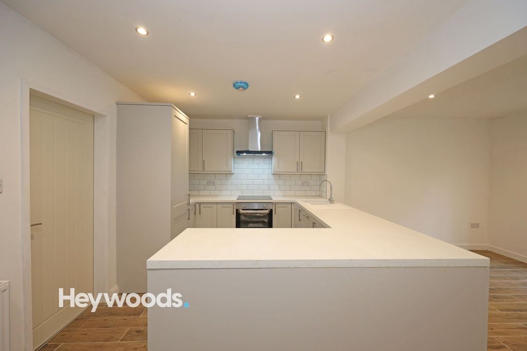 Property photo 3 of 32