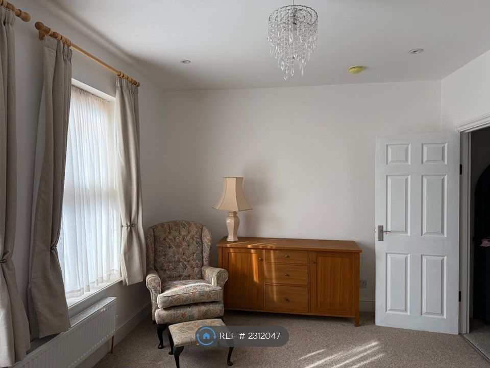 Property photo 2 of 19 Principal Bedroom