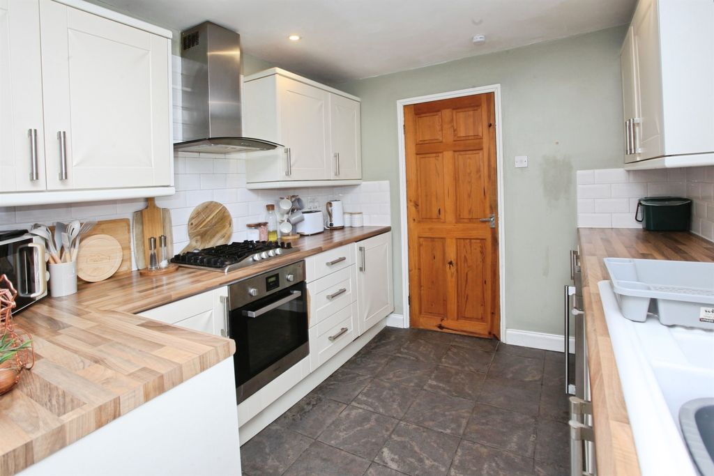 Property photo 3 of 21