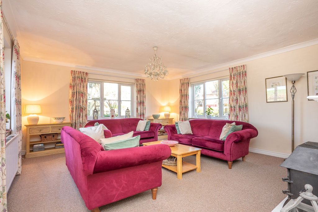 Property photo 2 of 39