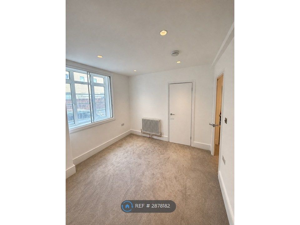 Property photo 2 of 10 Bedroom