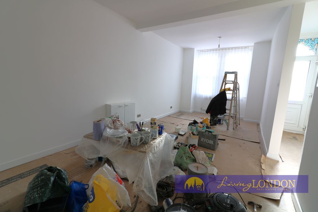 Property photo 3 of 11 Photo 2