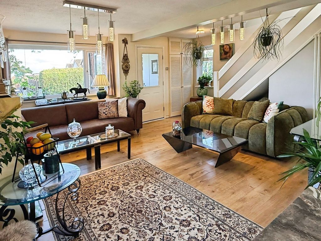 Property photo 2 of 31