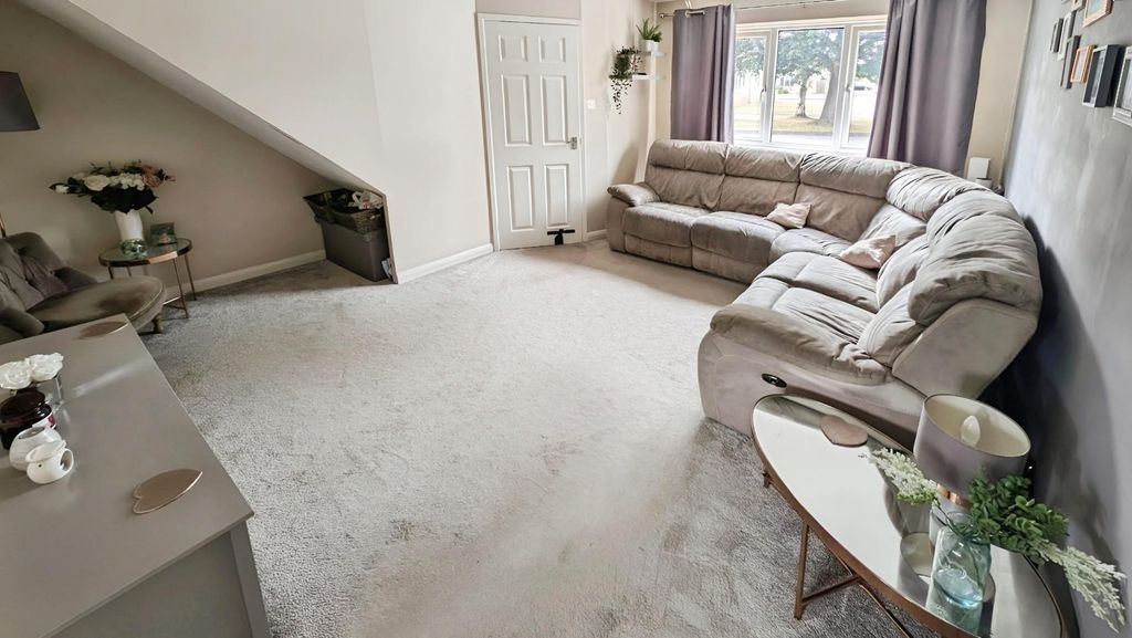 Property photo 2 of 12 4753d131-Lounge.Jpg