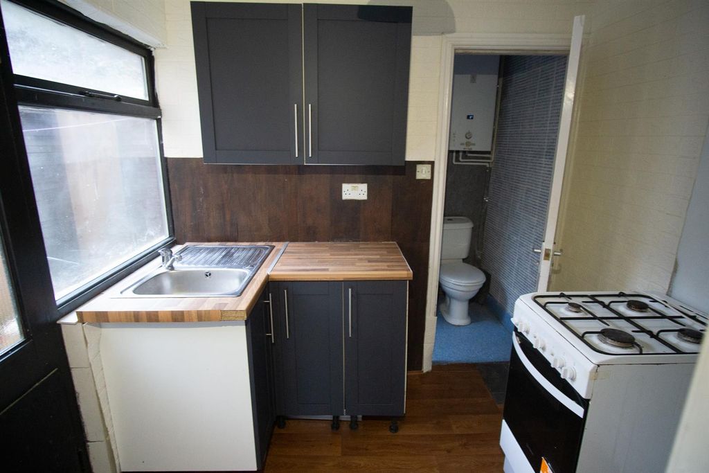 Property photo 3 of 5 Kitchen