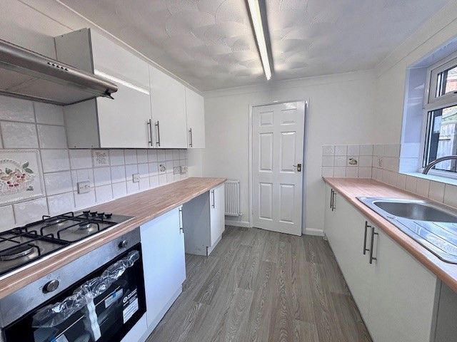 Property photo 2 of 10 Kitchen