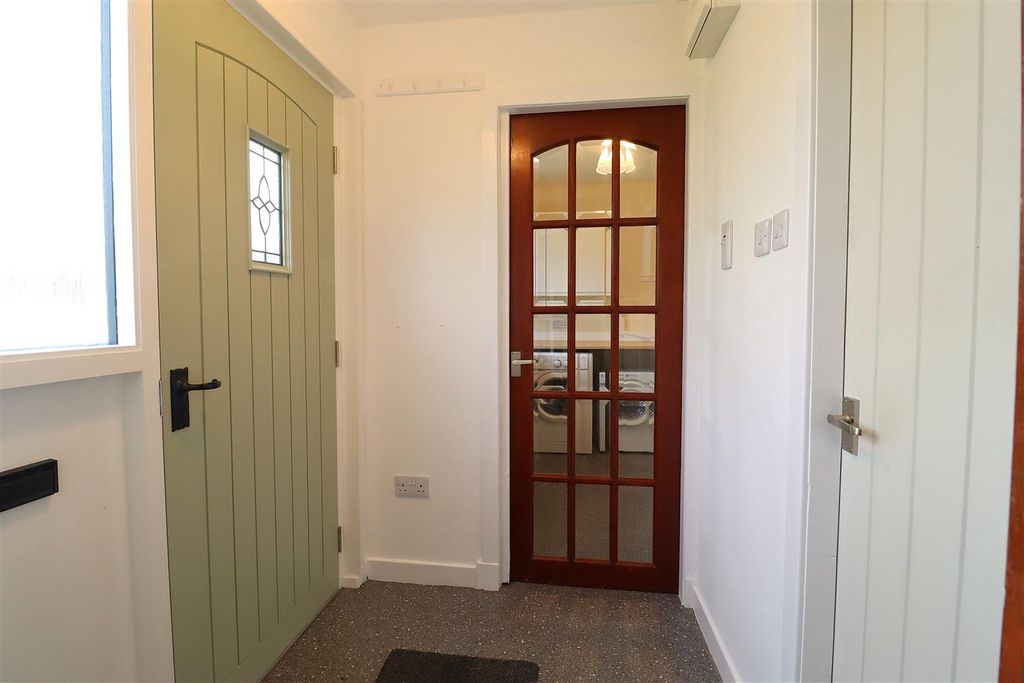 Property photo 2 of 19 Ent Hall (2).Jpg